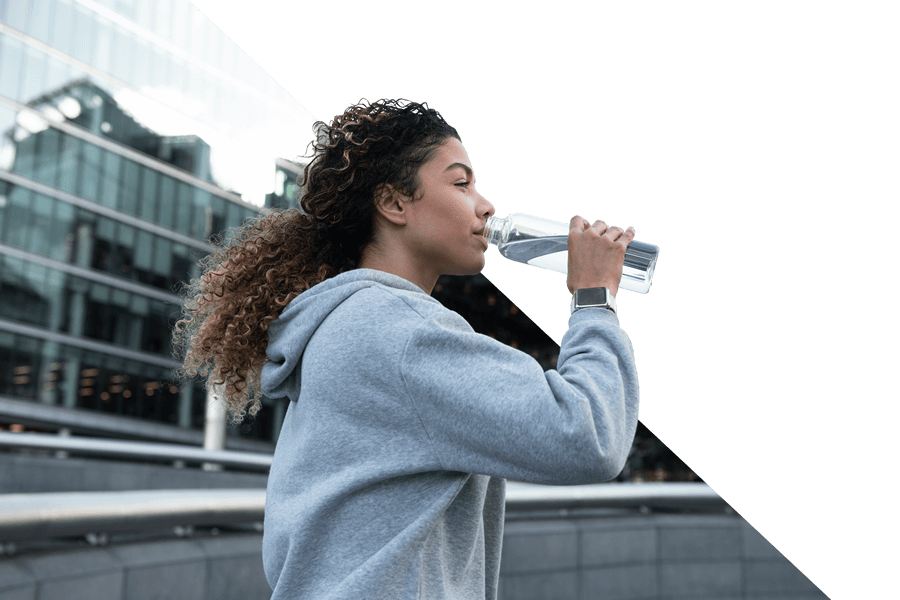 Mulher Bebendo Aguá