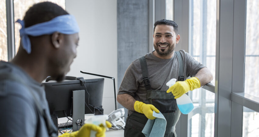 Zelador em condomínio: funções, responsabilidades e papel na gestão condominial